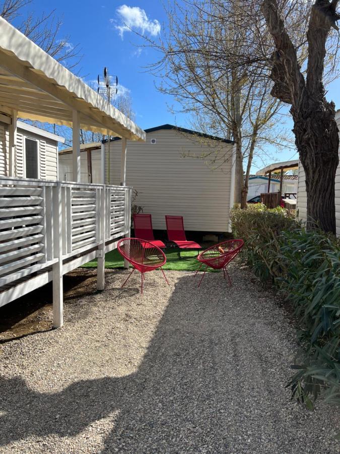 Mobilhome Dans Campsite *