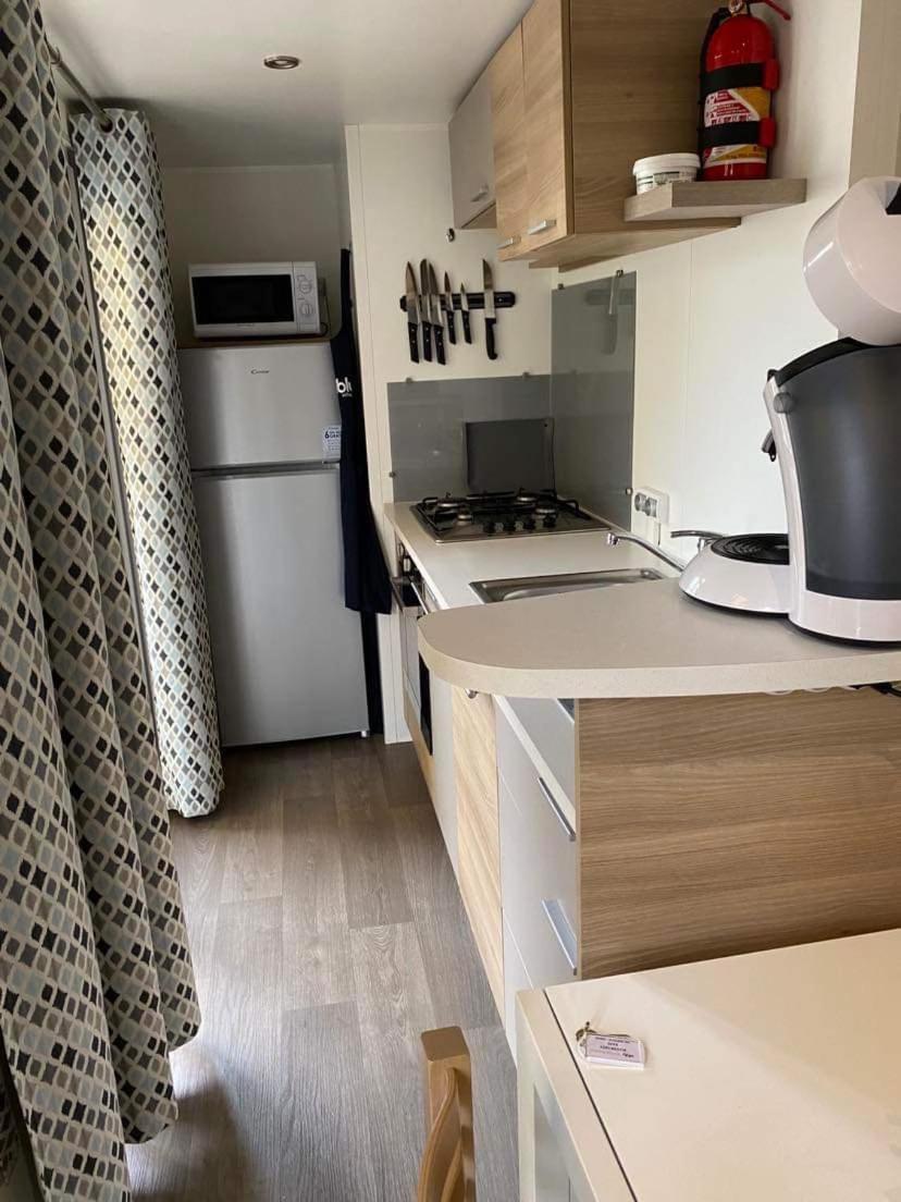 Mobilhome Dans Campsite *