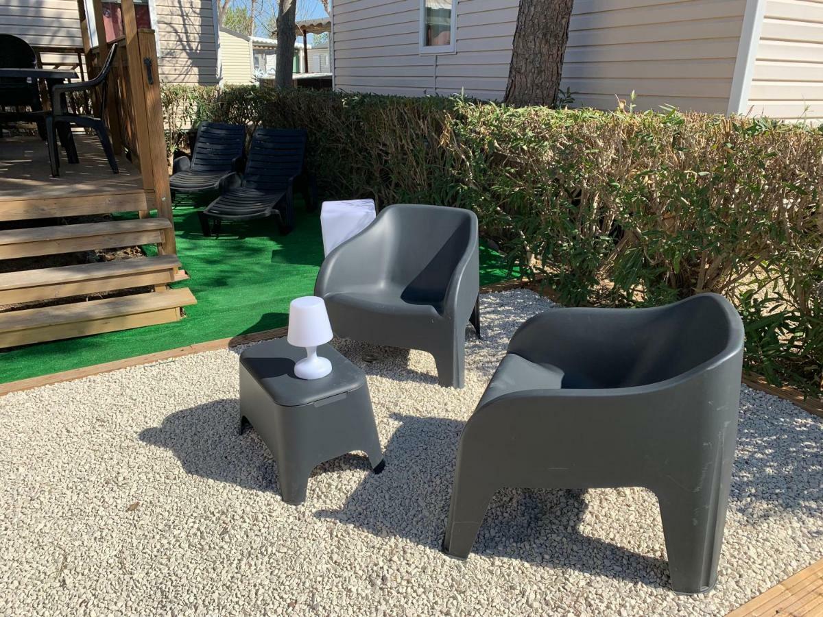 Mobilhome Dans Campsite Vias