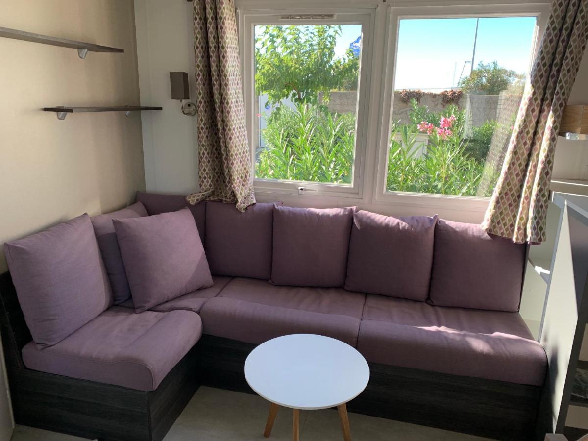 Mobilhome Dans Campsite *